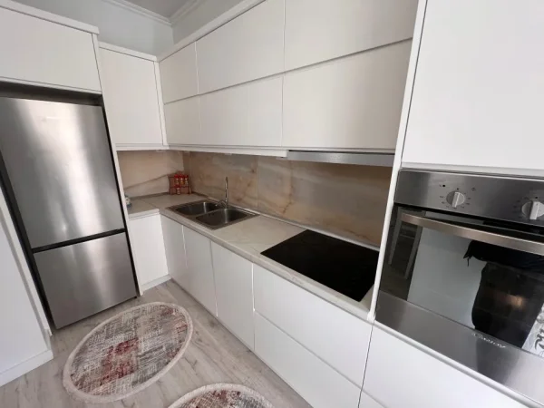 Tirane, jepet me qera apartament 1+1 Kati 6, 77 m² 500 € (Ali Demi)