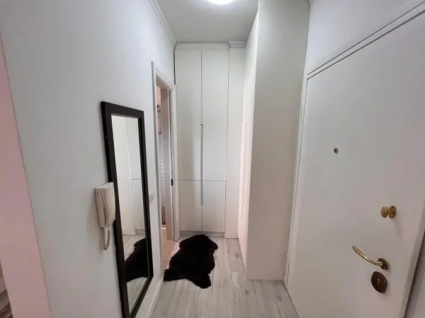 Tirane, jepet me qera apartament 1+1 Kati 6, 77 m² 500 € (Ali Demi)