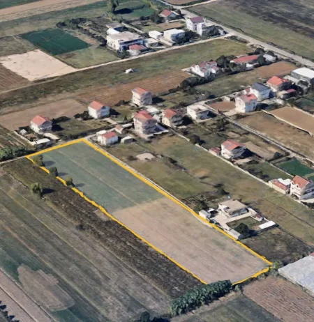 Tirane, shitet toke , 8.500 m² 382.500 € (Laknas)