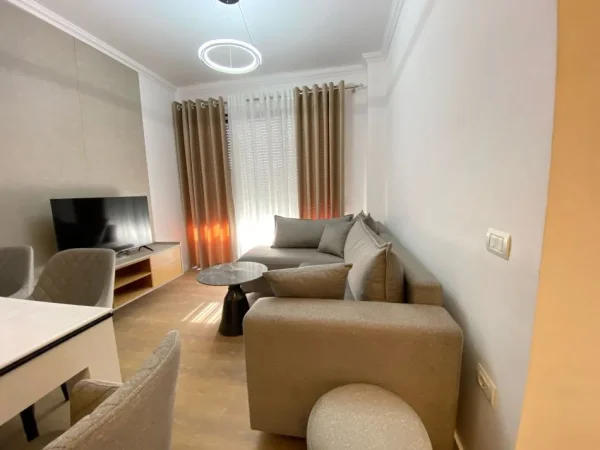 Tirane, jepet me qera apartament 2+1 , 75 m² 750 € (Don Bosko)