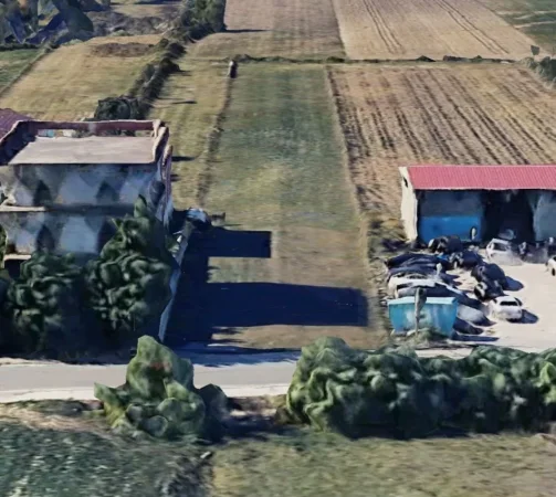 Tirane, shitet toke , 2.800 m² 140.000 € (Domje)