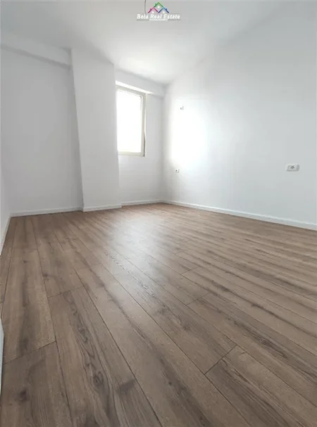 Shqiperi, shes apartament 1+1+Ballkon Kati 4, 63 m² 85.000 € (fresku)