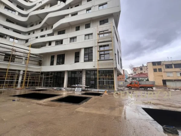 Tirane, jepet me qera ambjent biznesi Kati 0, 95 m² 1.760 € (SPRING RESIDENCE- VASIL SHANTO.)