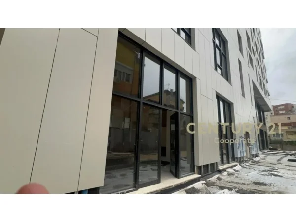 Tirane, jepet me qera ambjent biznesi Kati 0, 95 m² 1.760 € (SPRING RESIDENCE- VASIL SHANTO.)