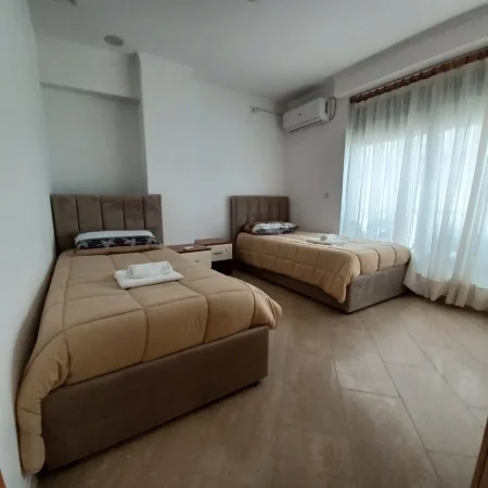 Tirane, jepet me qera apartament 2+1+Aneks+Ballkon Kati 1, 81 m² 750 € (Rruga Prokop Myzeqari)