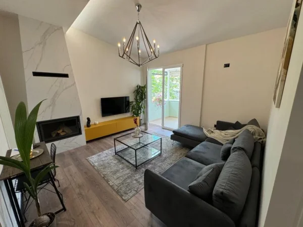Tirane, jepet me qera apartament 1+1+Aneks+Ballkon Kati 6, 74 m² 600 € (Kodra e Diellit)
