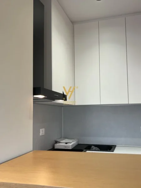 Tirane, jepet me qera apartament 1+1+Ballkon Kati 6, 55 m² 800 € (QENDER)