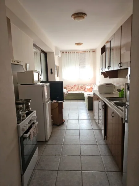 Tirane, jepet me qera apartament 3+1+Ballkon , 144 m² 750 € (rruga fortuzi)