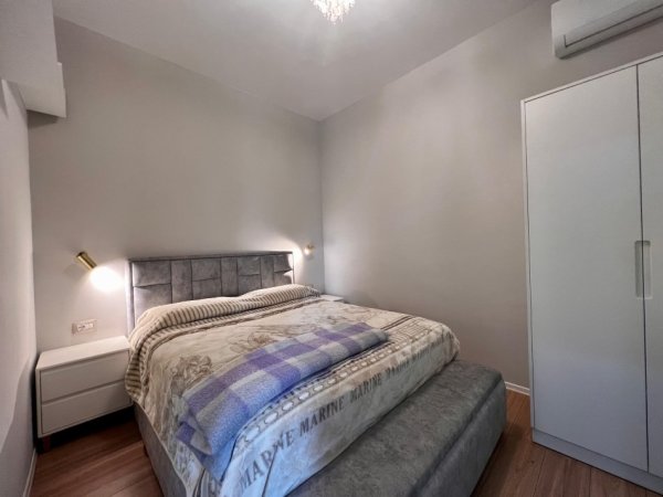 Tirane, jepet me qera apartament 1+1+Ballkon Kati 3, 78 m² 800 € (Kompleksi Delijorgji)