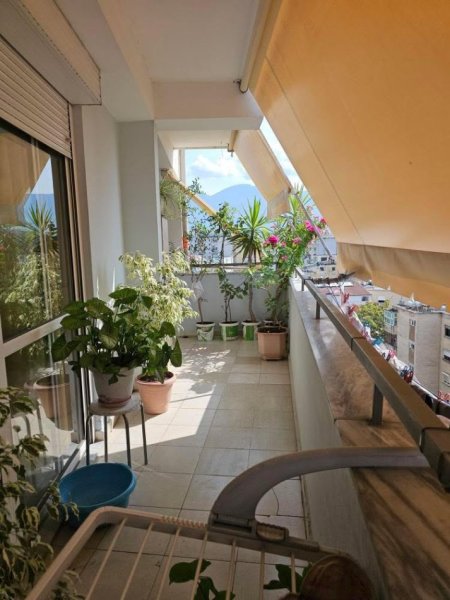 Tirane, jepet me qera apartament 3+1+Ballkon Kati 8, 144 m² 700 € (Rruga Fortuzi)