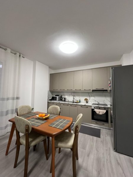 Tirane, jepet me qera apartament 2+1+Ballkon Kati 2, 103 m² 730 € (Trio Towers Residence, Don Bosko)