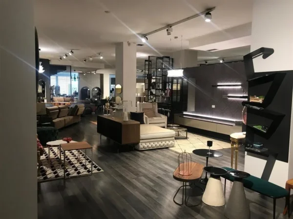 Tirane, shitet ambjent biznesi Kati 0, 656 m² 1.400.000 € (BRRYLI)