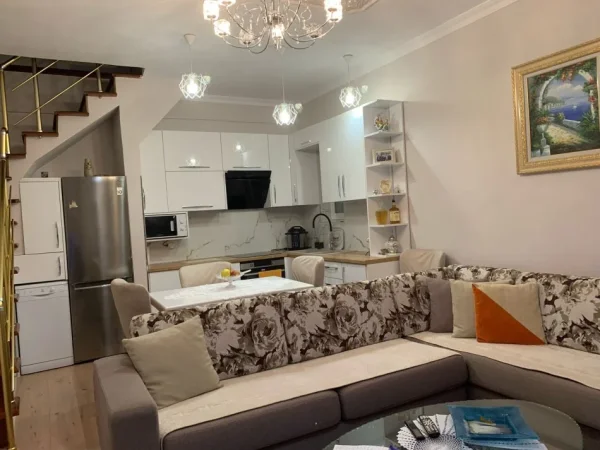 Tirane, jepet me qera apartament duplex 3+1+Ballkon Kati 0, 120 m² 800 € (Selite)