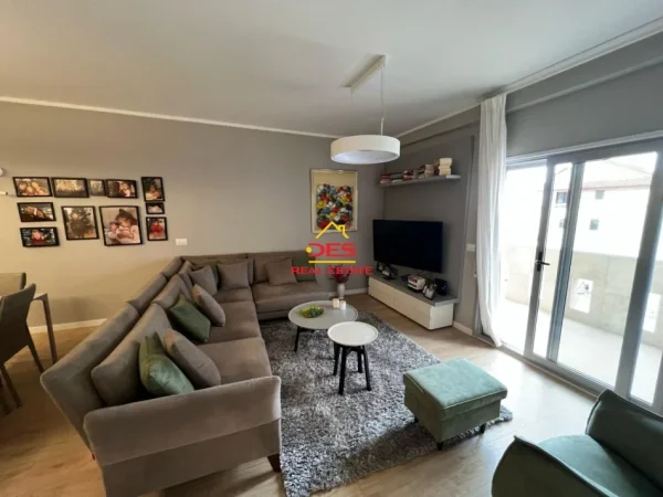 Vlore, shitet apartament 2+1+Ballkon Kati 2, 105 m² 250.000 € (Rruga Dhimitër Konomi)