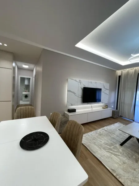Tirane, jepet me qera apartament 2+1+Ballkon Kati 4, 90 m² 800 € (Perballe Delijorgjit)