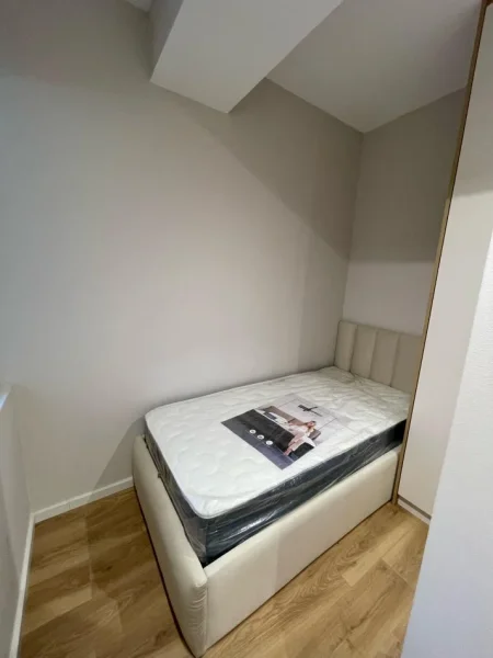 Tirane, jepet me qera apartament 2+1+Ballkon Kati 4, 90 m² 800 € (Perballe Delijorgjit)
