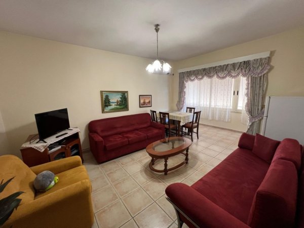 Tirane, jepet me qera apartament 1+1+Aneks Kati 8, 500 € (komuna e parisit)