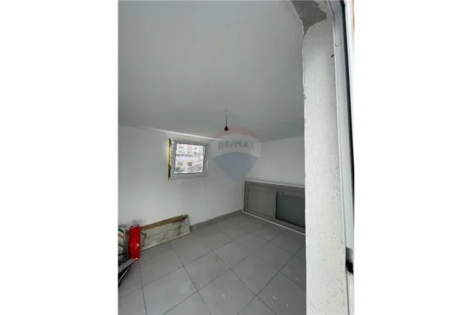 Vlore, shitet apartament 2+1+Ballkon Kati 2, 200 m² 122.000 € (Gjyqi Vjeter)