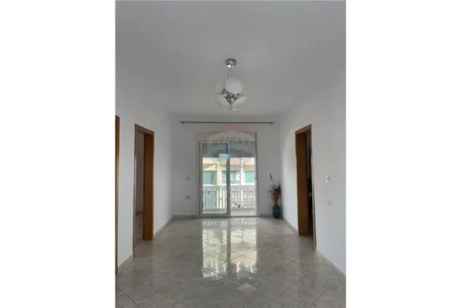 Vlore, shitet apartament 2+1+Ballkon Kati 2, 200 m² 122.000 € (Gjyqi Vjeter)