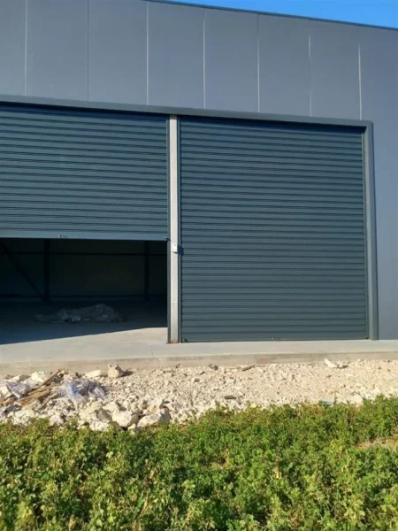 Tirane, jepet me qera magazine Kati 0, 150 m² 1.000 € (Afer City Park)