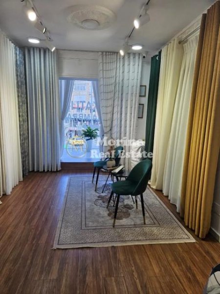 Tirane, shitet dyqan Kati 2, 130 m² 650.000 € (Medreseja)