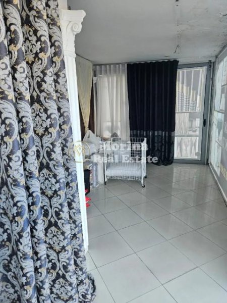 Tirane, shitet dyqan Kati 2, 130 m² 650.000 € (Medreseja)