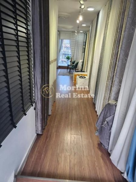 Tirane, shitet dyqan Kati 2, 130 m² 650.000 € (Medreseja)