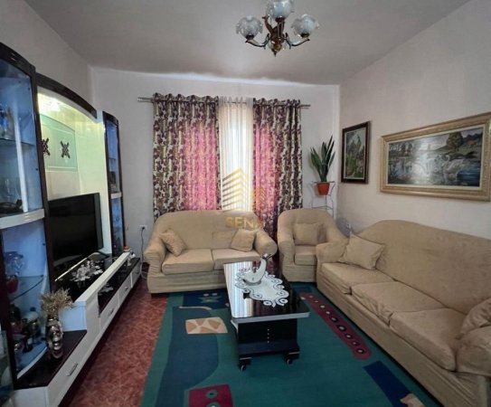 Tirane, jepet me qera shtepi Kati 1, 120 m² 450 € (Rruga Lord Bajroni)