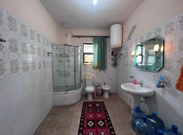 Tirane, jepet me qera shtepi Kati 1, 120 m² 450 € (Rruga Lord Bajroni)