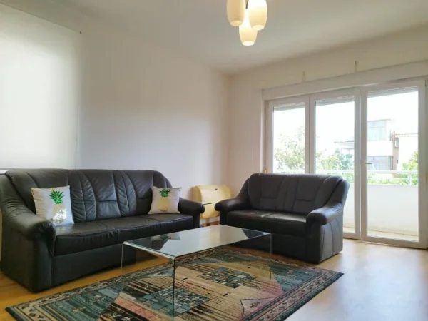 Tirane, jepet me qera apartament 2+1+Ballkon Kati 2, 132 m² 850 € (Rezidenca Touch of the Sun)