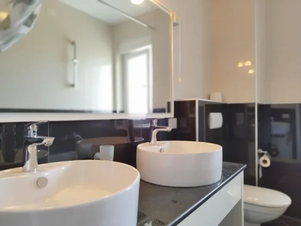 Tirane, jepet me qera apartament 2+1+Ballkon Kati 2, 132 m² 850 € (Rezidenca Touch of the Sun)