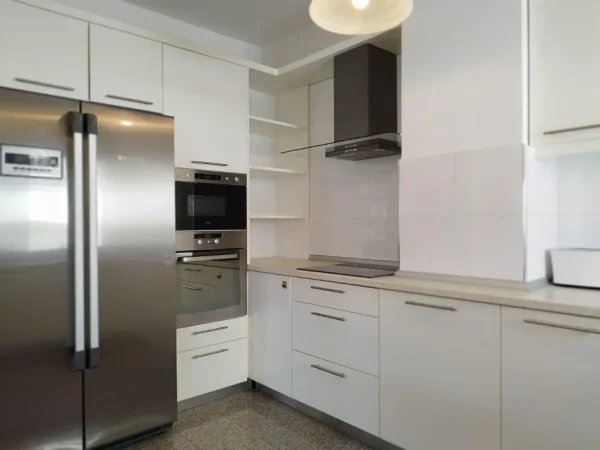 Tirane, jepet me qera apartament 2+1+Ballkon Kati 2, 132 m² 850 € (Rezidenca Touch of the Sun)