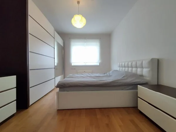 Tirane, jepet me qera apartament 2+1+Ballkon Kati 2, 132 m² 850 € (Rezidenca Touch of the Sun)