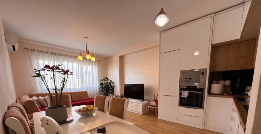 Tirane, jepet me qera apartament 2+1+Ballkon Kati 6, 90 m² 620 € (Rruga 5 maj ,perballe concord center)