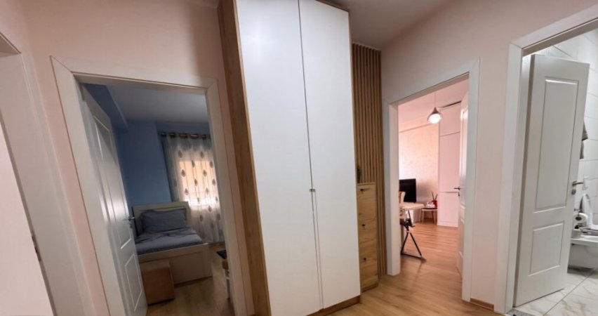 Tirane, jepet me qera apartament 2+1+Ballkon Kati 6, 90 m² 620 € (Rruga 5 maj ,perballe concord center)
