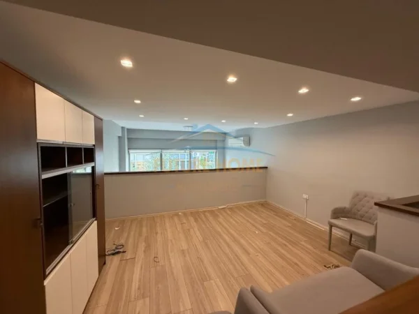 Shitet, Ambjent Biznesi, Komuna e Parisit, Tirane