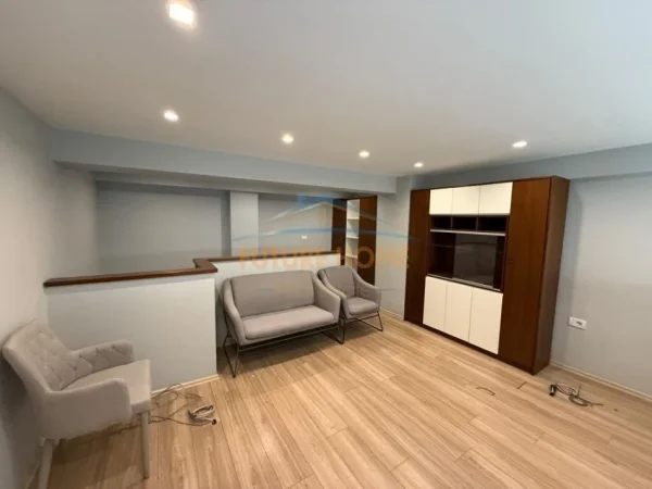 Shitet, Ambjent Biznesi, Komuna e Parisit, Tirane