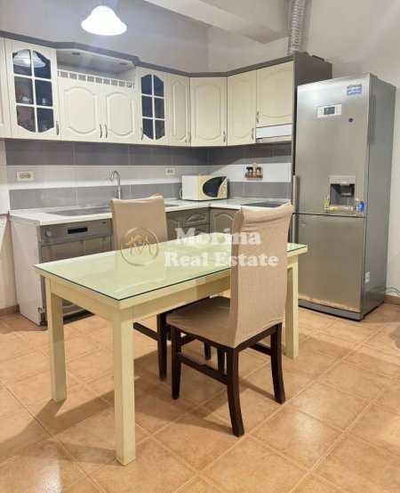 Tirane, jepet me qera shtepi 1+1 Kati 1, 60 m² 400 € (Rruga 5 Maji)