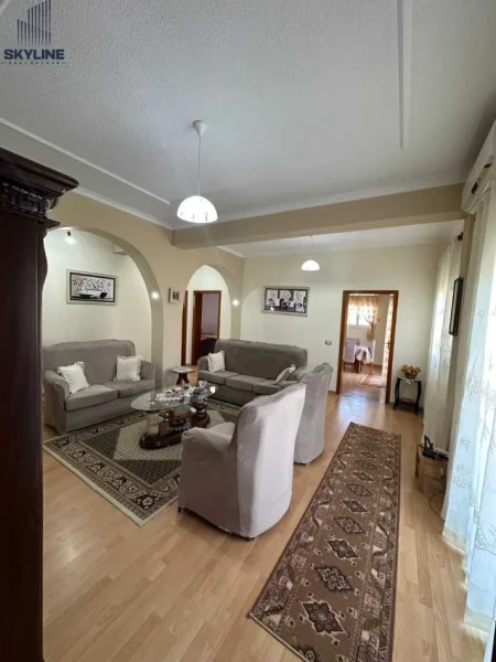 Tirane, jepet me qera apartament 2+1 Kati 2, 100 m² 500 € (Teodor Keko)