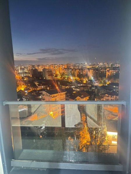 Tirane, jepet me qera apartament 1+1+Ballkon Kati 8, 60 m² 550 € (21 dhjetori (Kompleksi Kontakt ))