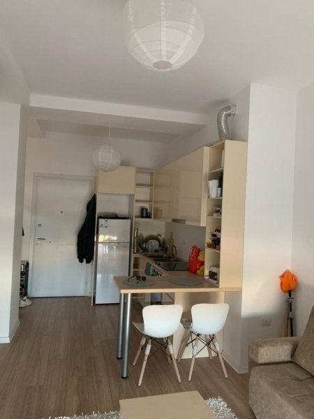 Tirane, jepet me qera apartament 1+1+Ballkon Kati 8, 60 m² 550 € (21 dhjetori (Kompleksi Kontakt ))
