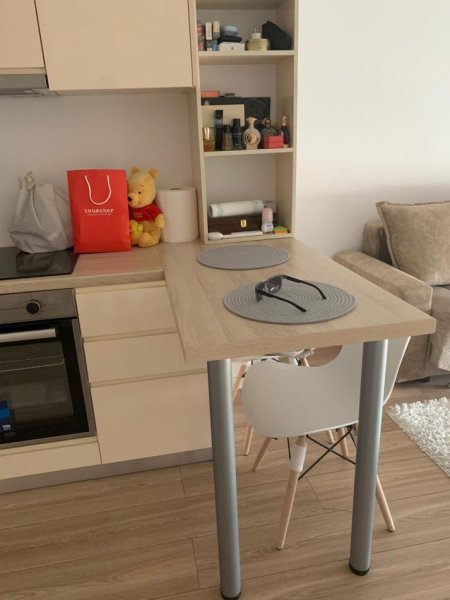 Tirane, jepet me qera apartament 1+1+Ballkon Kati 8, 60 m² 550 € (21 dhjetori (Kompleksi Kontakt ))