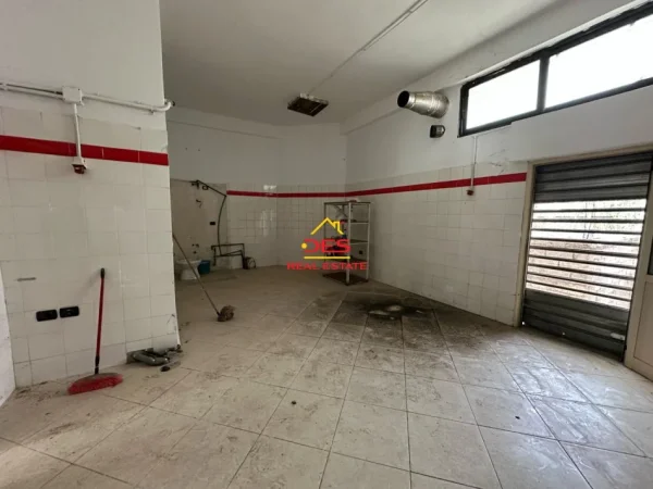 Vlore, shitet ambjent biznesi Kati 0, 62 m² 120.000 € (Rruga Piro Sava)