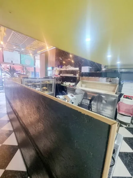 Tirane, shitet lokal Kati 0, 50 m² 250.000 € (Frederik shiroka)