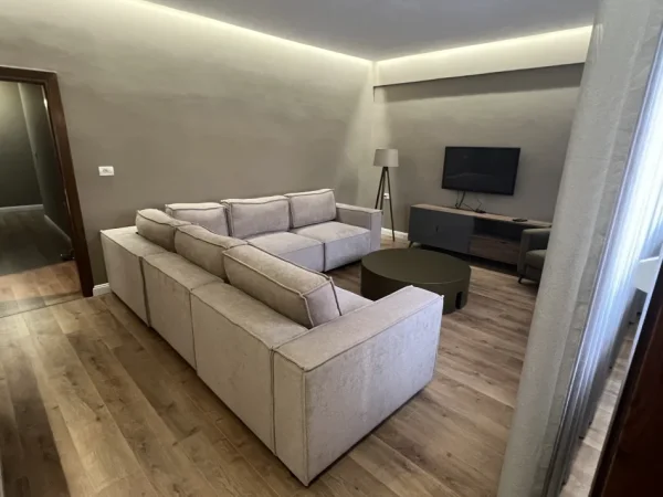 Pogradec, shes apartament 2+1+Aneks+Ballkon Kati 9, 120 m² 128.000 € (Rruga Naim Frasheri)