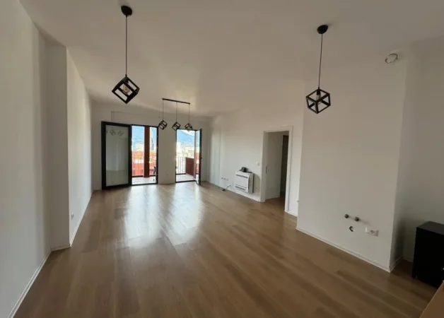 Tirane, jap me qera ambjent biznesi Kati 18, 160 m² 1.500 € (Garden Building Rruga e Kavajes)
