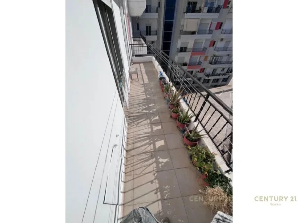 Fier, shitet apartament 2+1+Ballkon Kati 4, 105 m² 82.000 € (Kupola Fier)