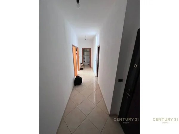 Fier, shitet apartament 2+1+Ballkon Kati 4, 105 m² 82.000 € (Kupola Fier)