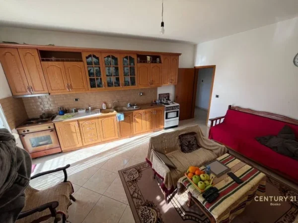 Fier, shitet apartament 2+1+Ballkon Kati 4, 105 m² 82.000 € (Kupola Fier)