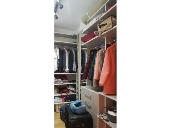 Tirane, jepet me qera apartament 3+1+Aneks+Ballkon Kati 5, 133 m² 1.200 € (kodra e diellit 2)
